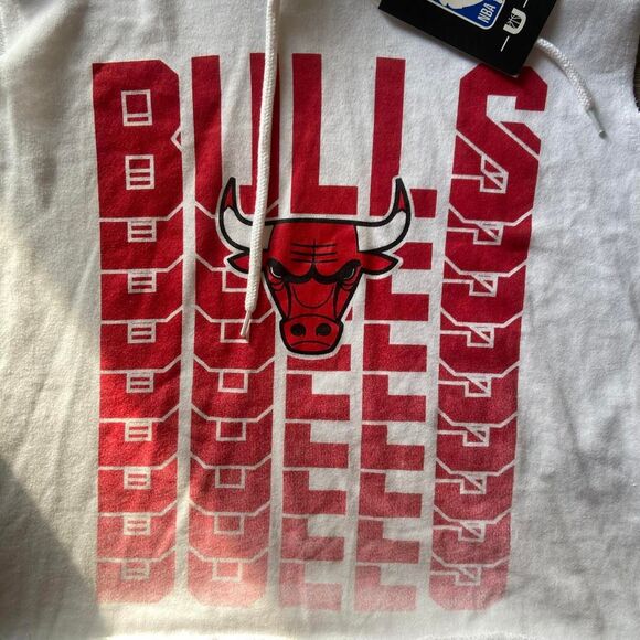 NWT Chicago Bulls Cropped Hoodie - Picture 3 of 5